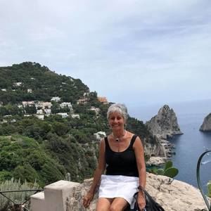 Meet your Posher, Leonor